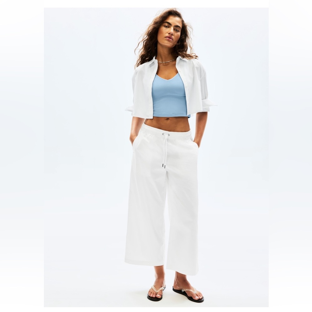 NWT- Athleta Women’s Midday Crop Pant